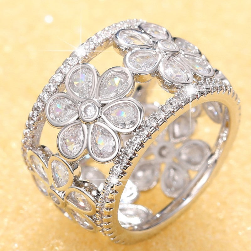 Light Luxury HollowRing Flower