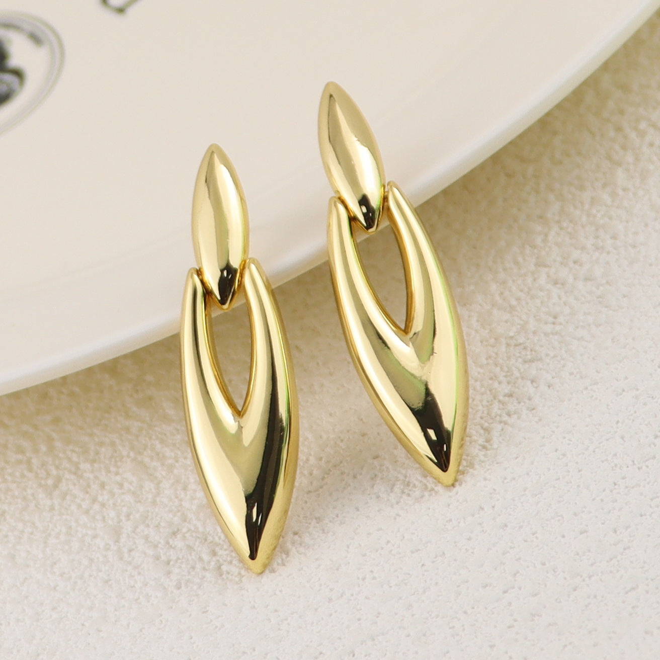 Retro Hong Kong Style Temperament Earrings Cold Style Simple Earrings