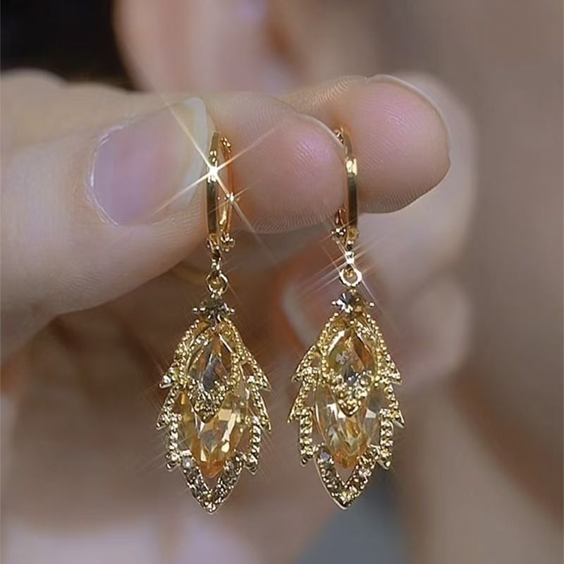 Niche Gold Zircon Leaf Stud Earrings For Women