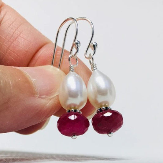 Graceful And Fashionable Drop-shaped Natural Pearl Earrings