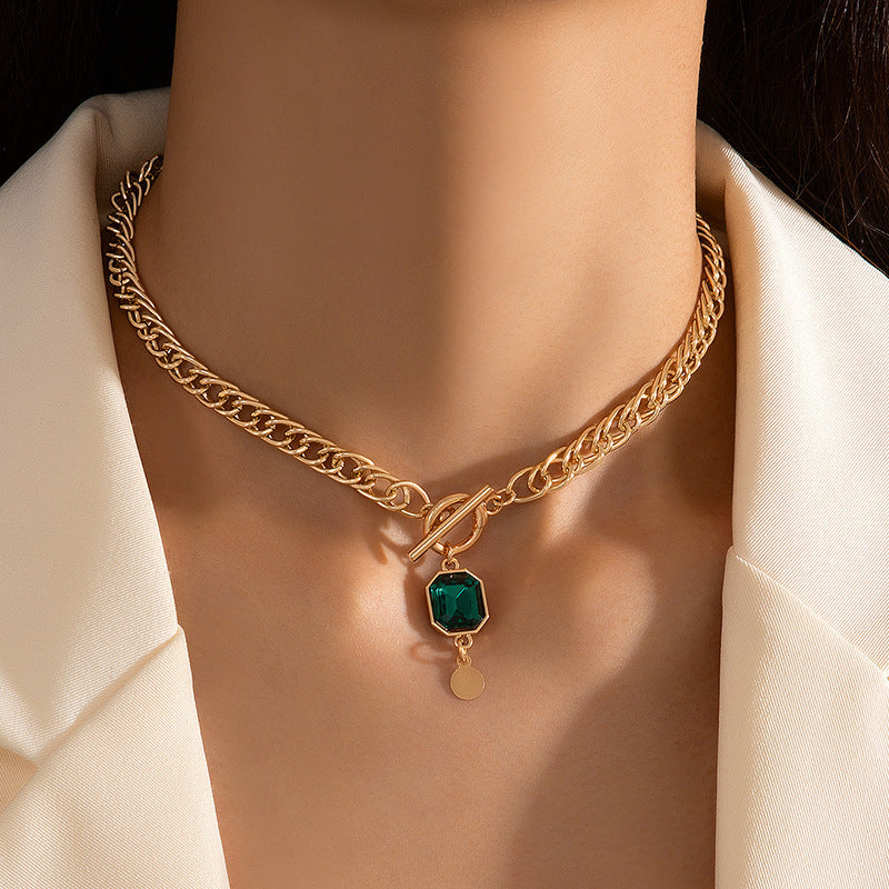 French Retro Emerald Zircon Pendant Necklace